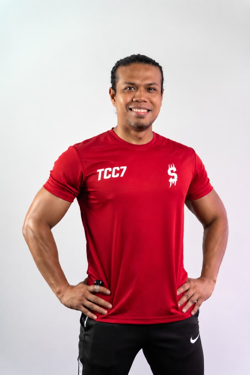 Coach Cem — jurulatih kecergasan dan pakar pembetulan pergerakan